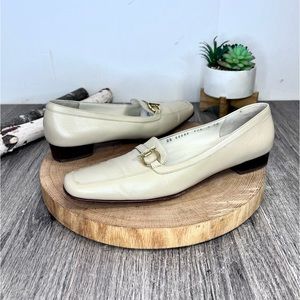 *Vintage Ferragamo Omega Logo flat loafers Cream Leather Size 9AAAA